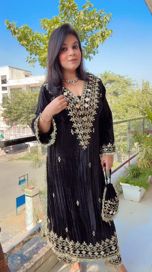 "Mirror-Work Mastery in Black