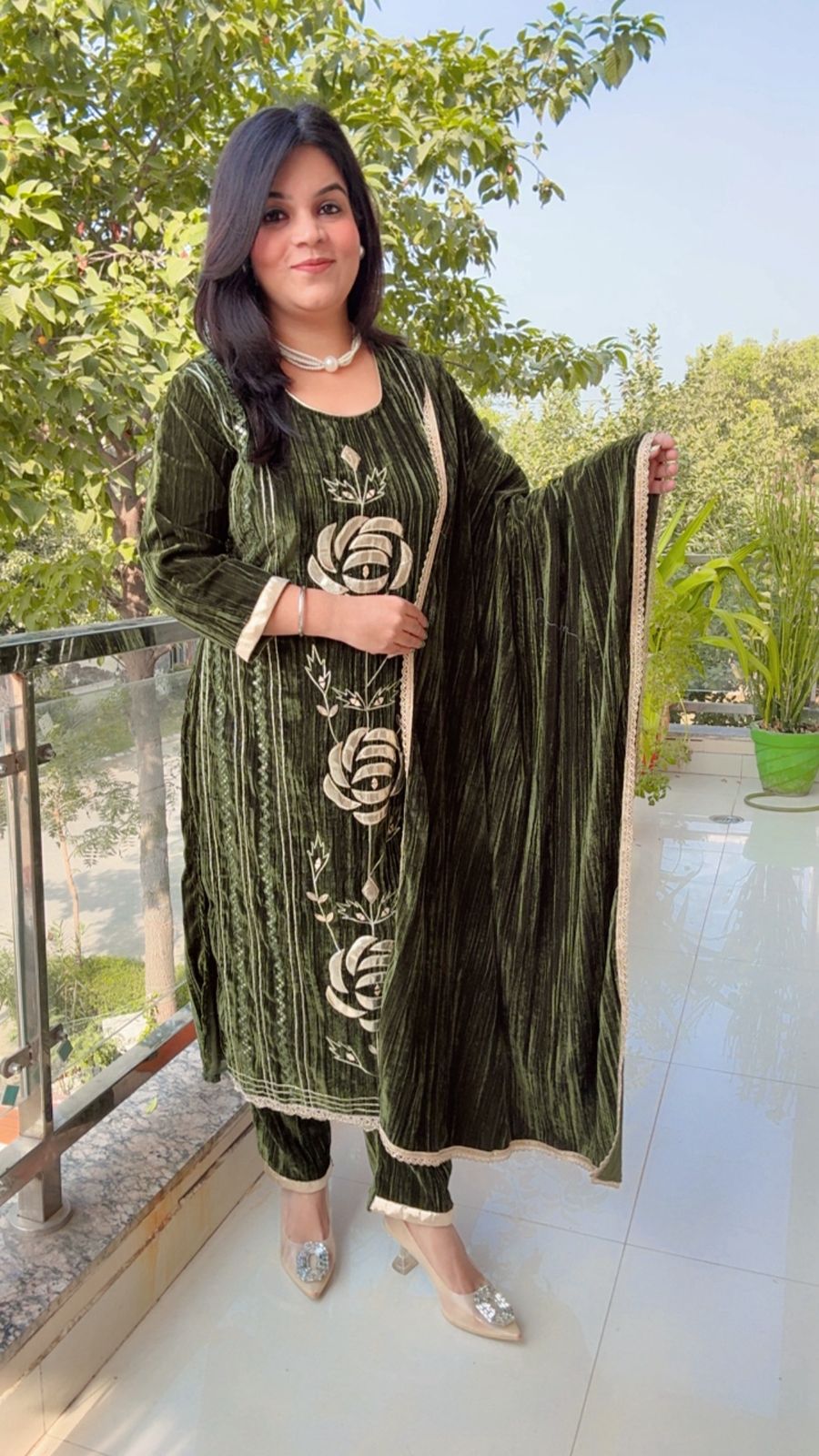 MEHNDI GREEN COLOR CRUSH VELVET