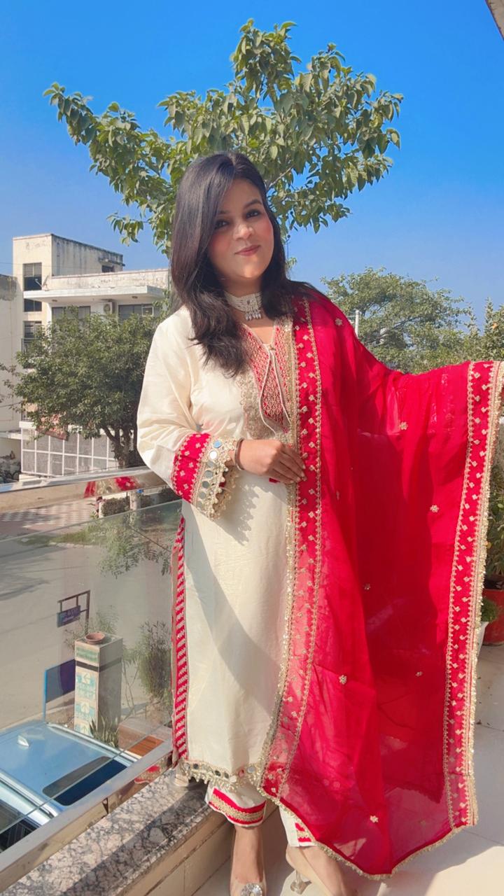 WHITE EMBRODIED SUIT