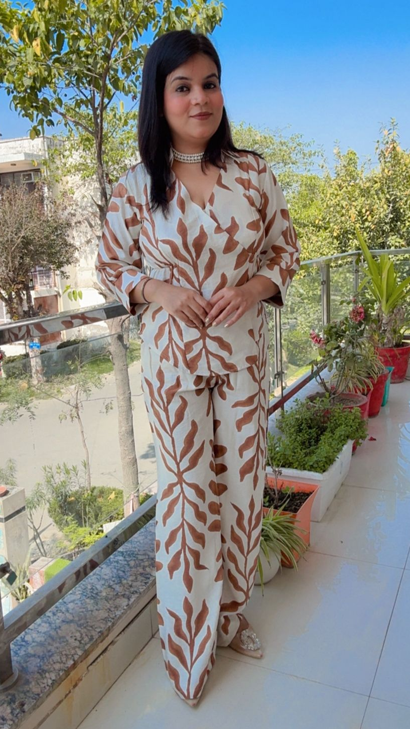 White and Brown Printed Cord-Set