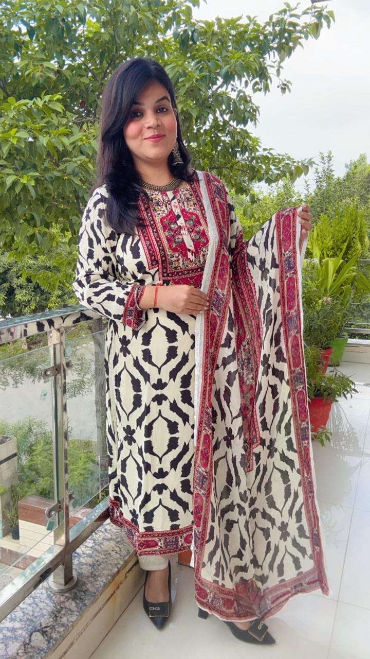 BLACK AND WHITE SUIT CREPE