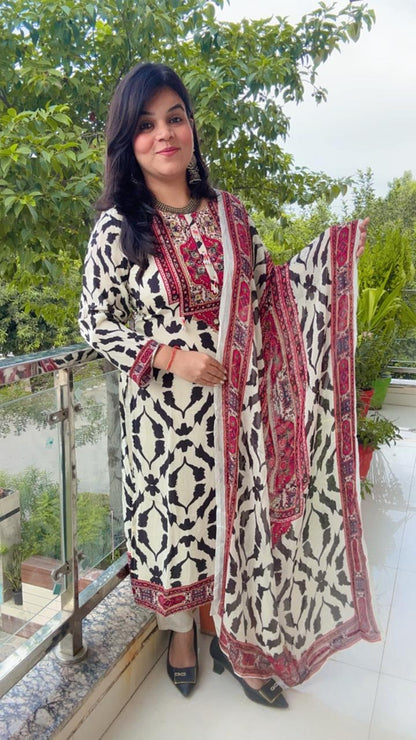 BLACK AND WHITE SUIT CREPE