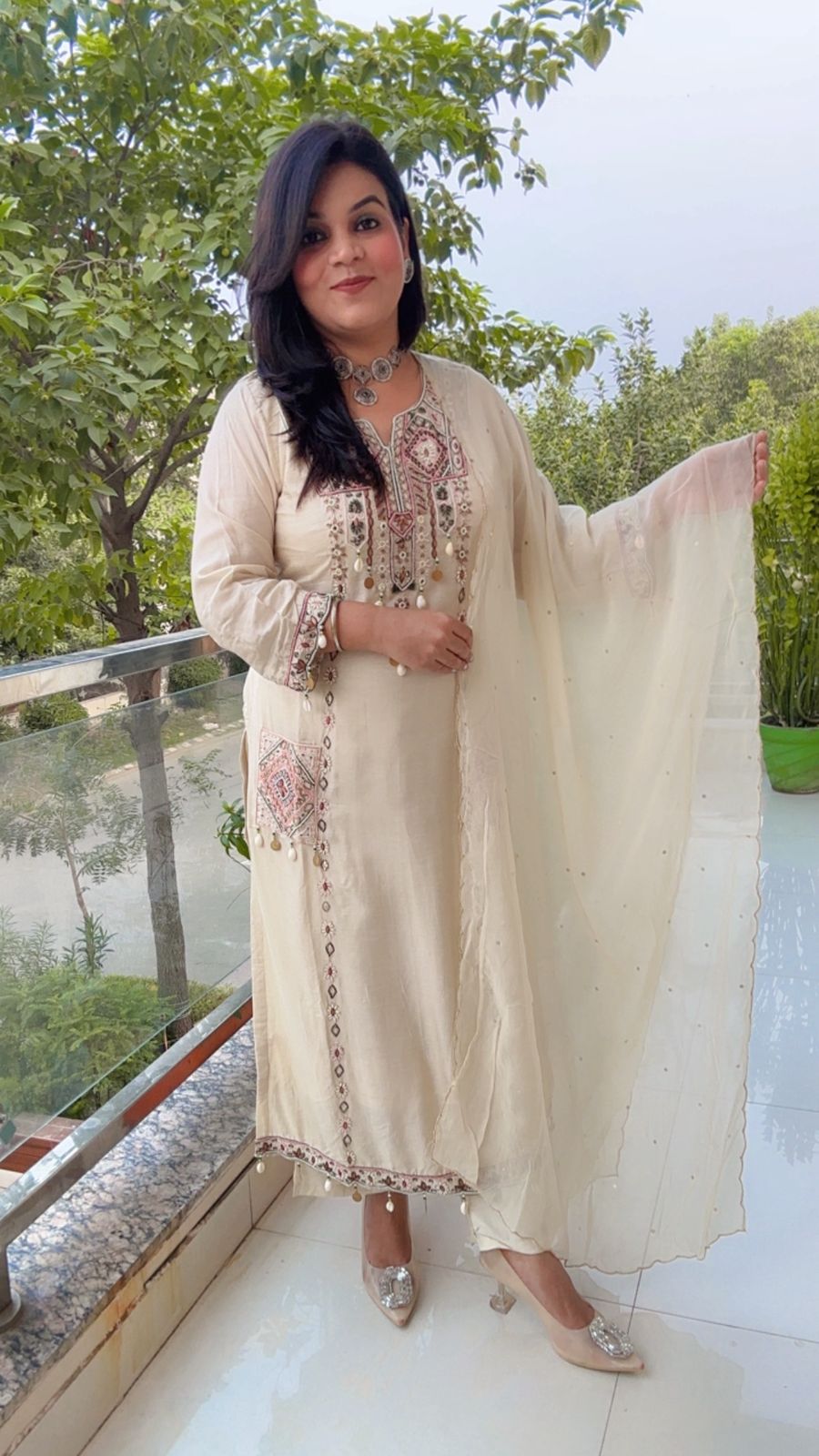 Elegant Ivory Kurta Set with Intricate Embroidery