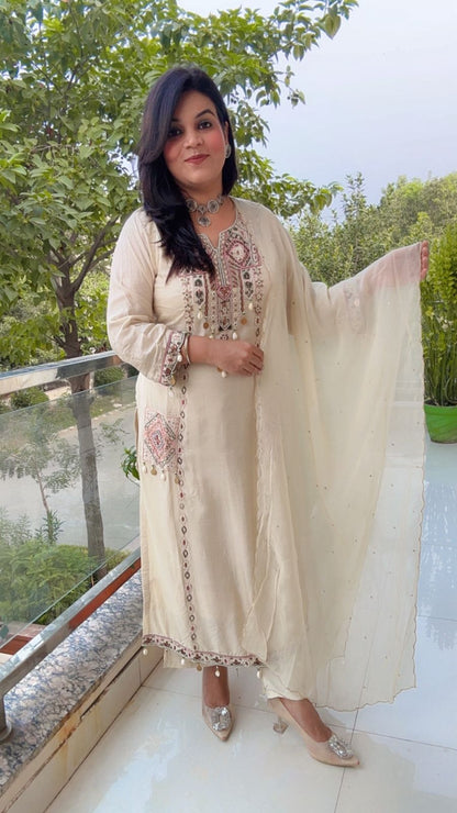 Elegant Ivory Kurta Set with Intricate Embroidery