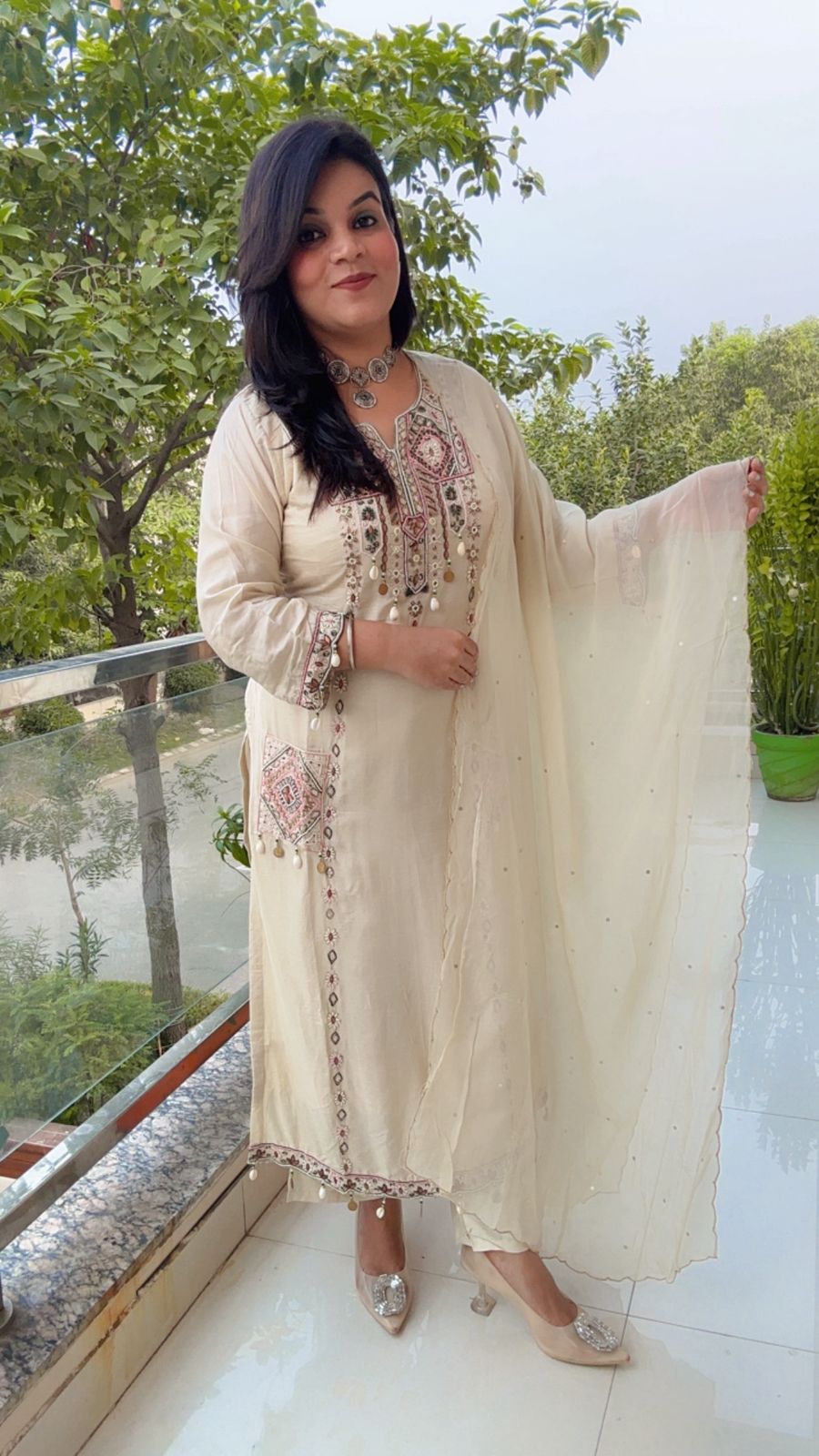 Elegant Ivory Kurta Set with Intricate Embroidery