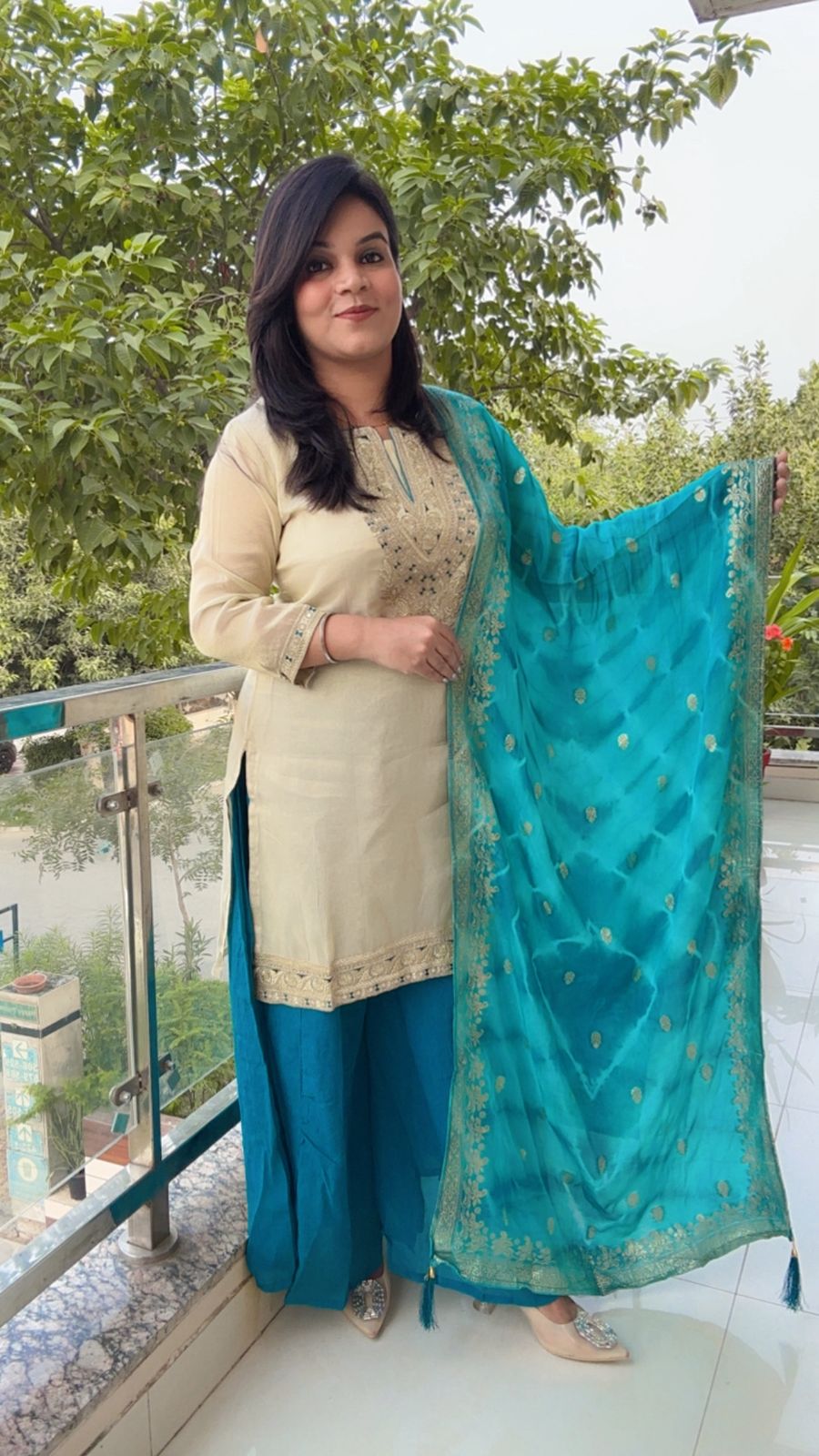 Beige Kurta with Contrasting Turquoise Banarasi Dupatta