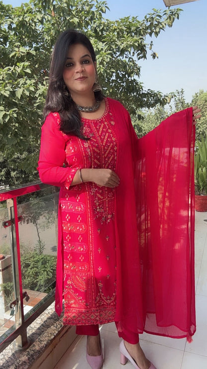 Detailed pink Multi-Thread Embroidery