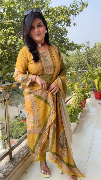 Mustard & Moss Contrast