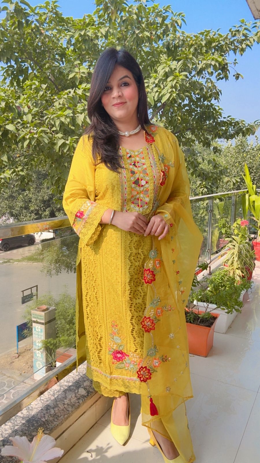 YELLOW EMBODIERED SUIT