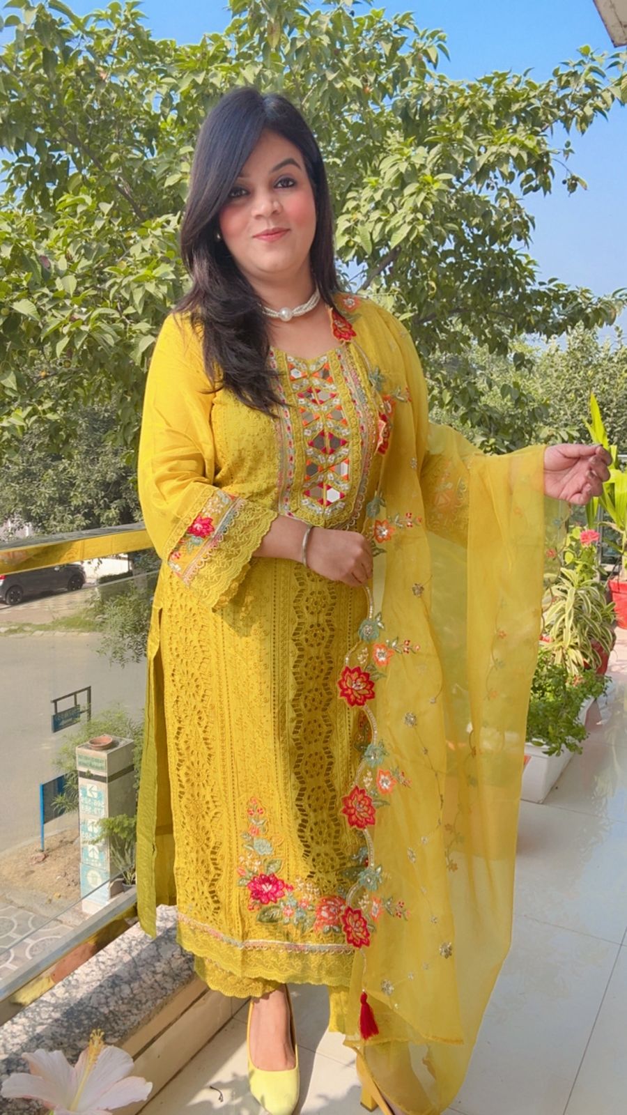 YELLOW EMBODIERED SUIT