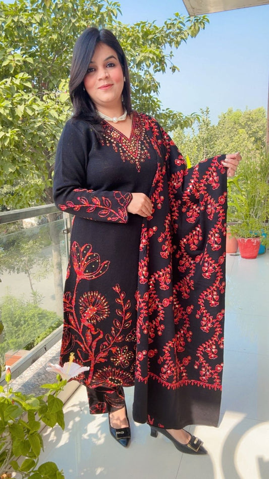 RED AND BLACK WOOLEN SUIT