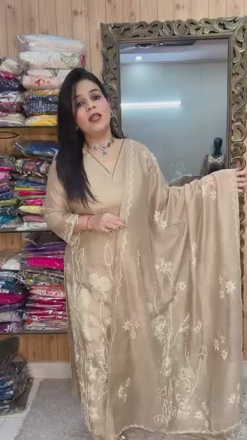 CREAM SUIT WITH EMBRODIED