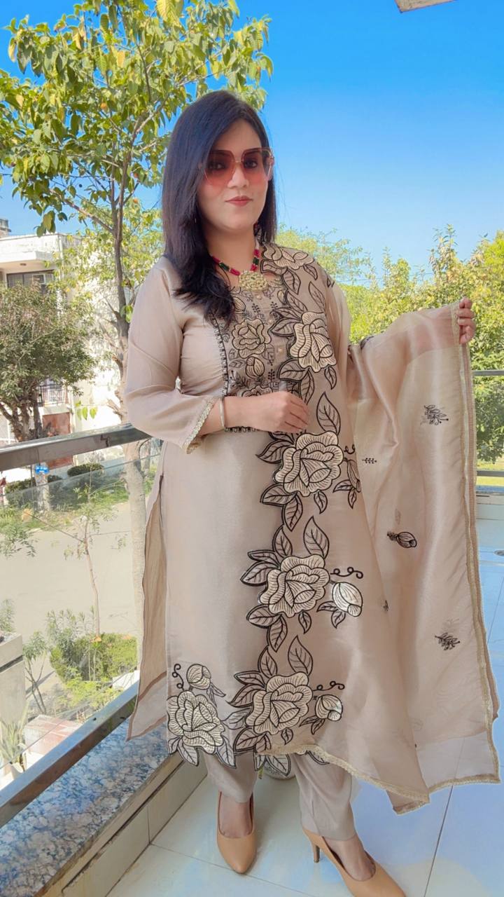 Tissue Shimmer Silk Cream Suit